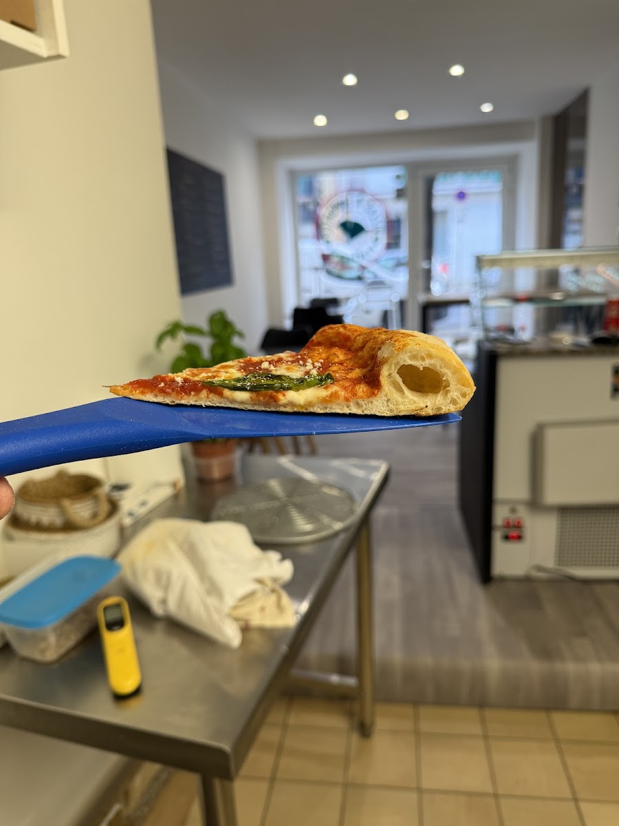 Le Cinq Pizza Shop